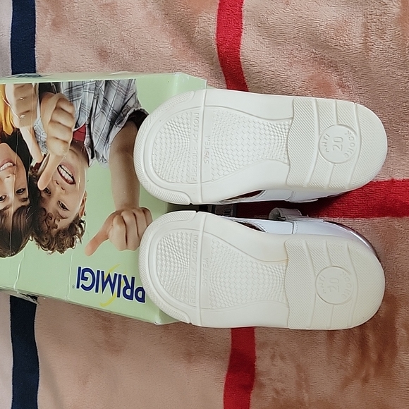 Primigi girls open toe leather sandals. Size: 20. - Picture 3 of 7